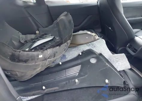 2022 Tesla Model Y Performance Dual Motor All-Wheel Drive z USA, uszkodzony, nr VIN 7SAYGDEF5NF380614